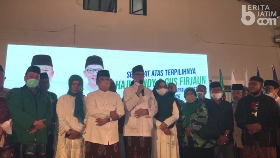 Cawabup Gus Firjaun Menangis, Pendukung Bertakbir