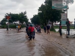 Sampang Banjir, Listrik Padam, Perekonomian Lumpuh
