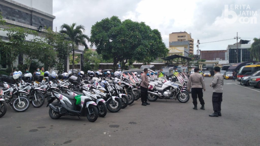 Polda Jatim Cek Kesiagaan Personil dan Kendaraan Pengamanan Nataru di Tengah Pandemi
