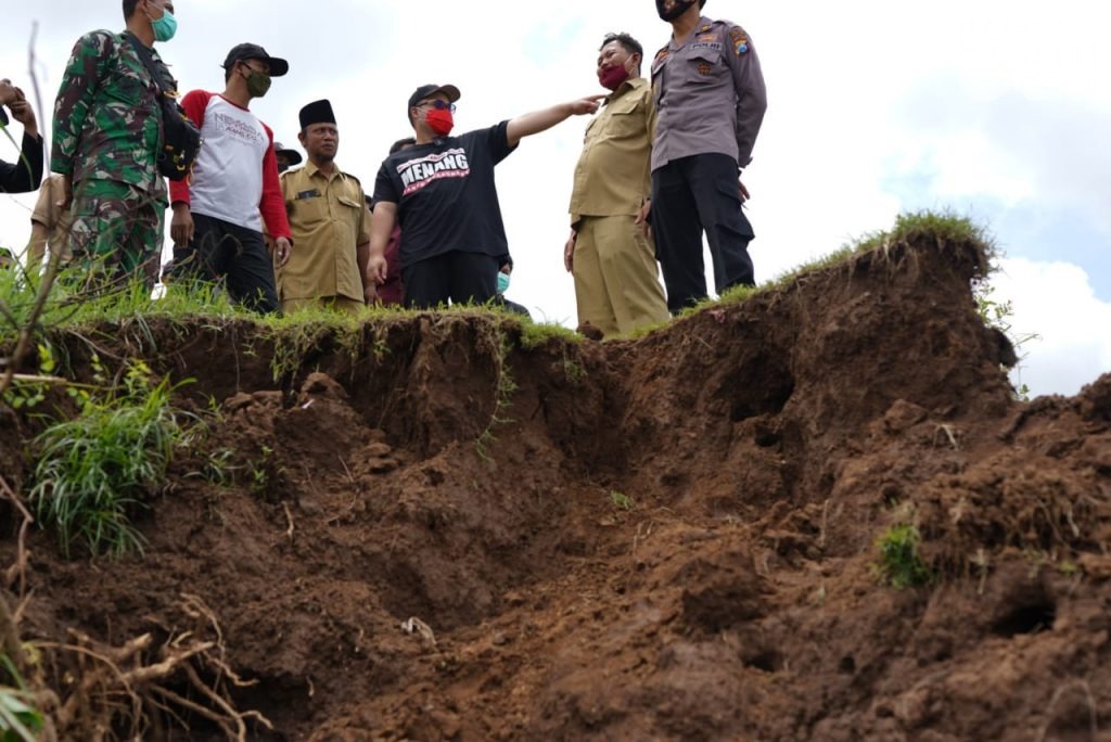 Cabup Kediri Dhito Pramono Tinjau Banjir Tarokan