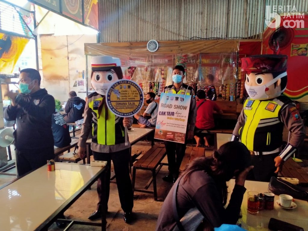 Cak Tejo, Maskot Polantas Surabaya Sosialisasikan Pentingnya Prokes di Warnas dan Warkop