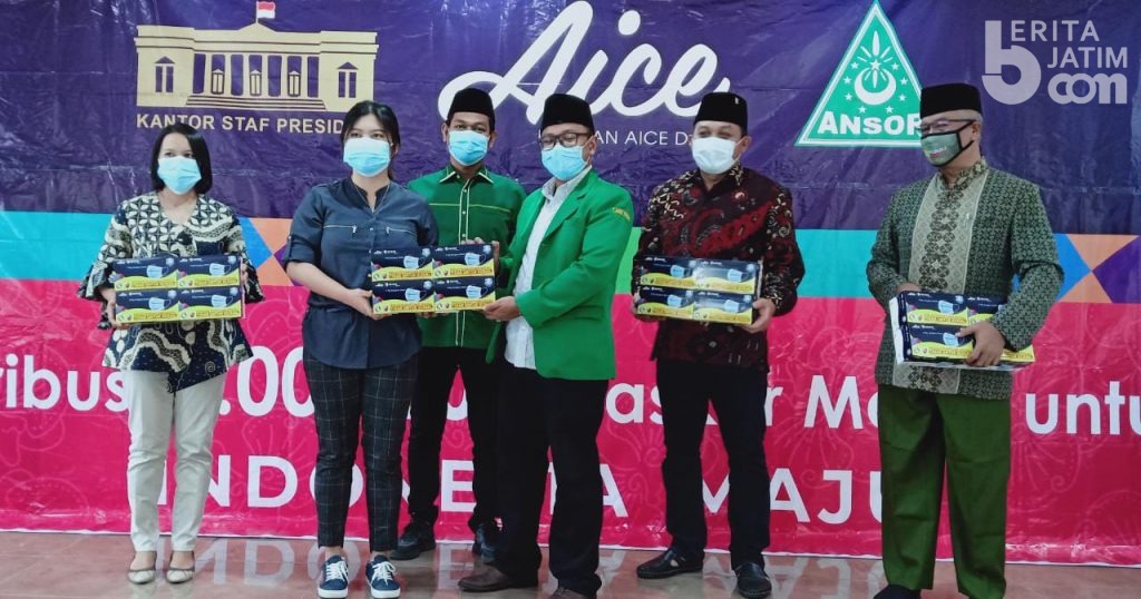 Aice Grup dan Ansor Bagikan Masker di Malang
