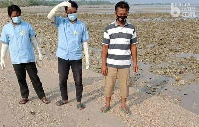 Mayat Pria Tanpa Identitas Terkapar di Bibir Pantai Maneron Sepulu