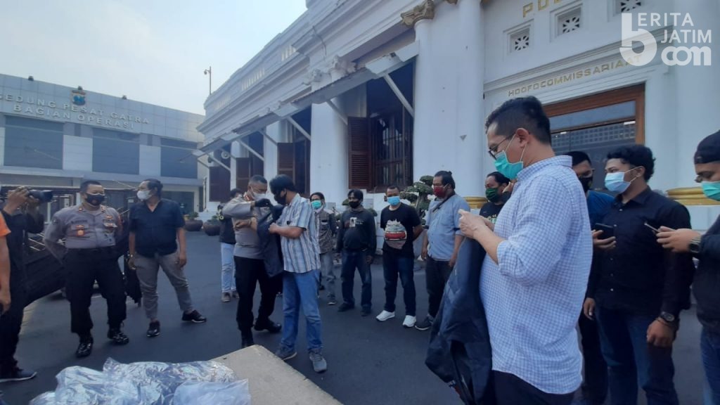 Gencarkan Prokes, Polrestabes Surabaya Rangkul Komunitas Warkop dan Ojol