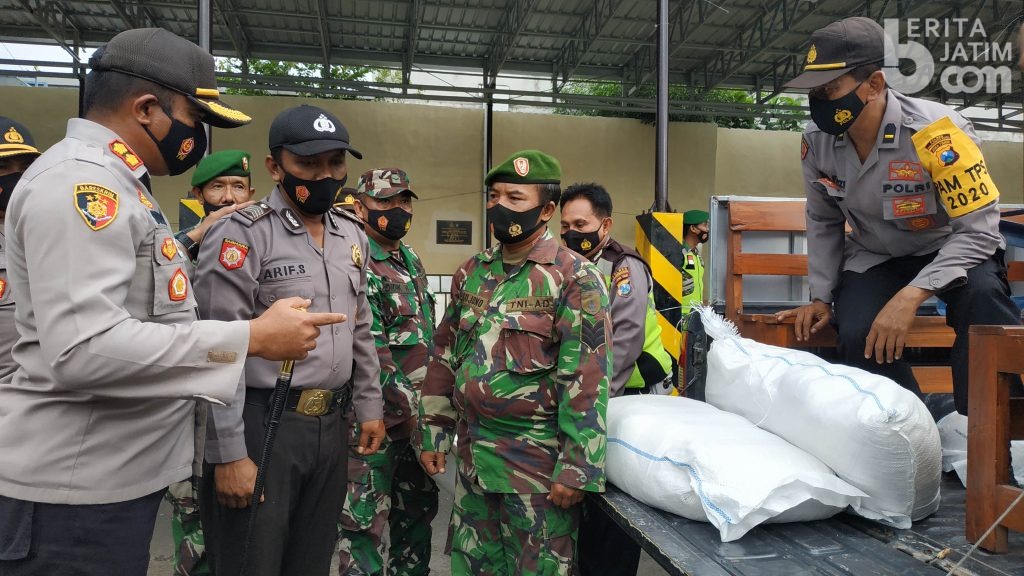 Polresta Mojokerto Distribusikan Beras ke Warga Terdampak Covid-19
