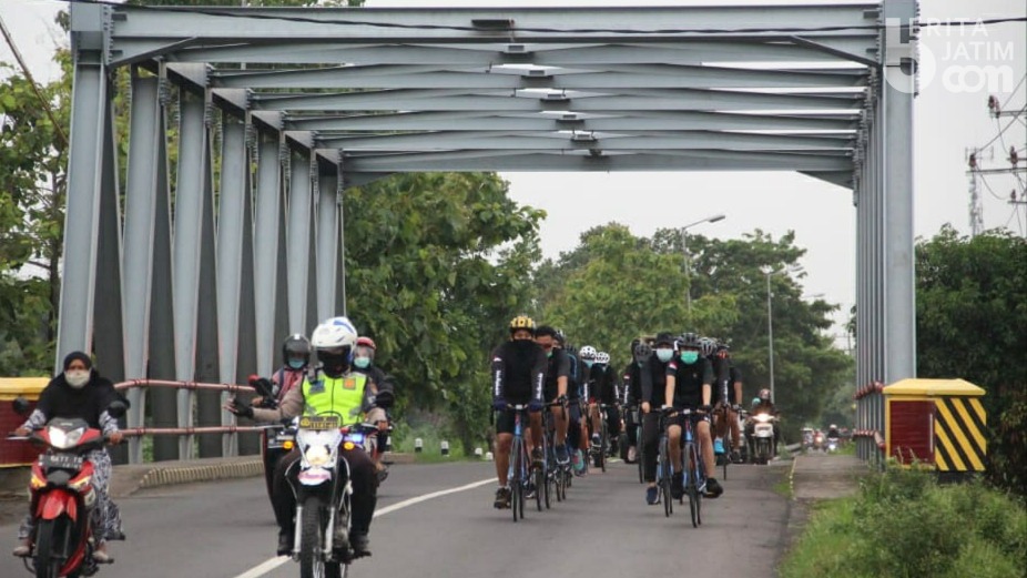 Gowes, Kapolresta Mojokerto Cek PPK di Utara Sungai Brantas