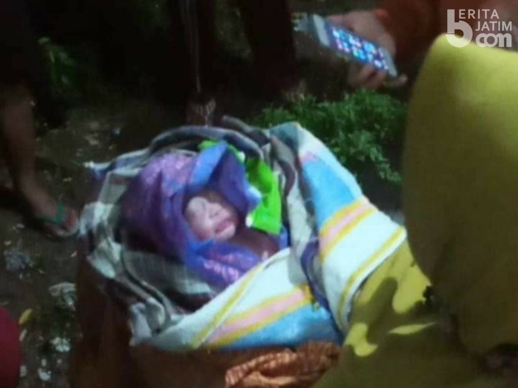 Ari-ari Masih Menempel, Bayi Cantik Dibuang di Teras Rumah Warga Mojokerto