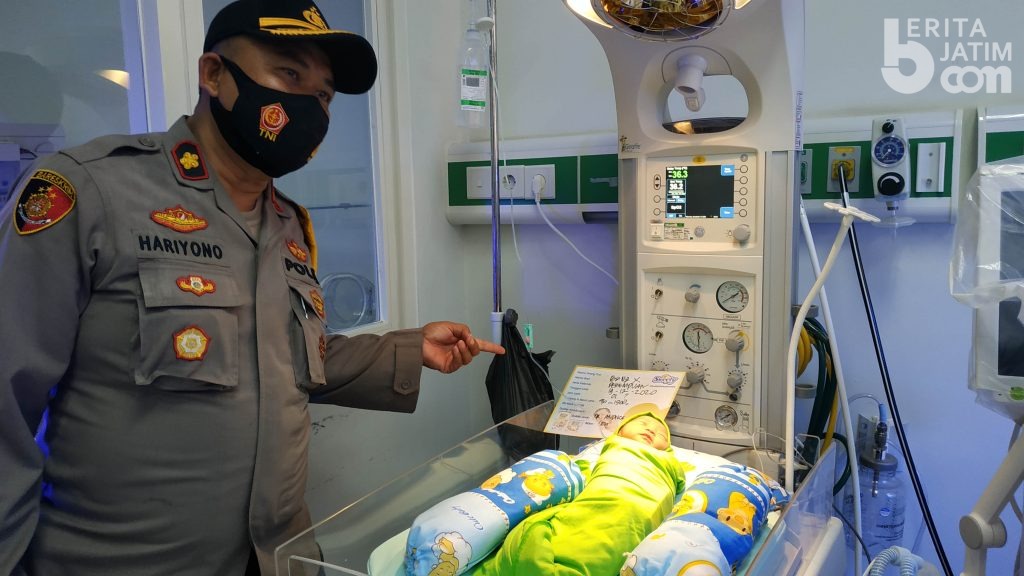 Ditemukan di Teras Rumah, Bayi Cantik Diduga ‘Kiriman’ dari Luar Daerah