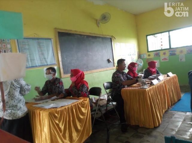 Cabup Ikhfina Nyoblos di TPS 001 Tampungrejo Mojokerto