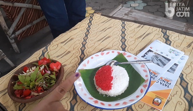Gratis Ketan Merah Putih Usai Nyoblos