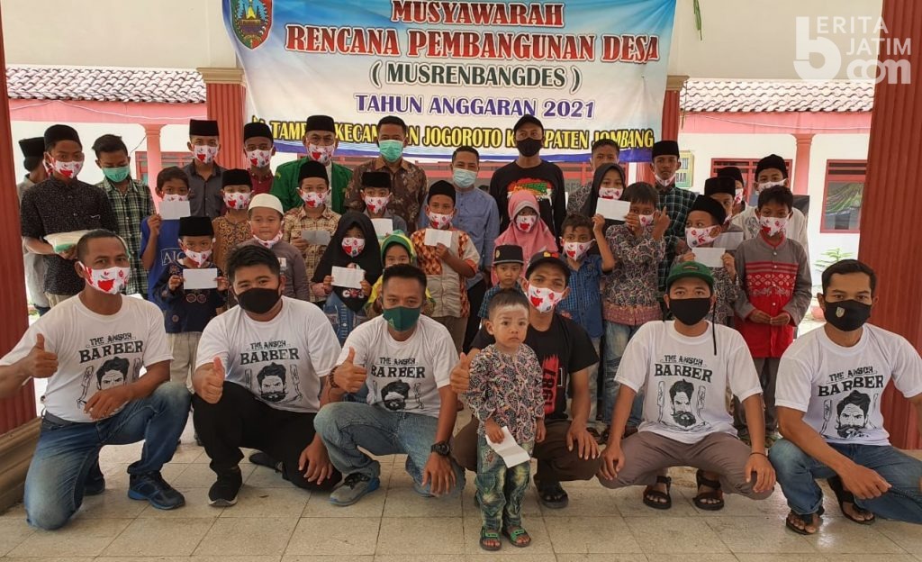 Berbagi Kebahagiaan dengan Anak Yatim di Penghujung Tahun