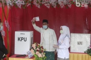Cabup Fauzi Jadi Pencoblos Pertama di TPS 3 Torbang Sumenep