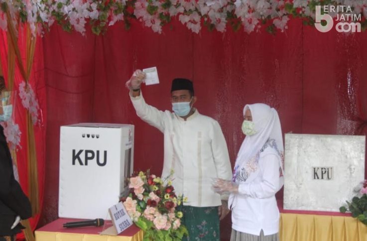 Cabup Fauzi Jadi Pencoblos Pertama di TPS 3 Torbang Sumenep