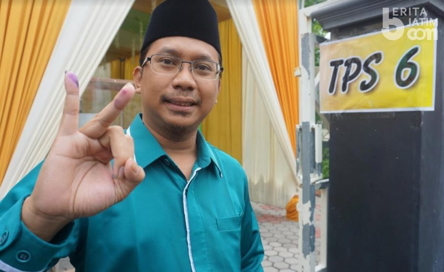 Gus Muhdlor Mencoblos di TPS 06 Tulangan Sidoarjo