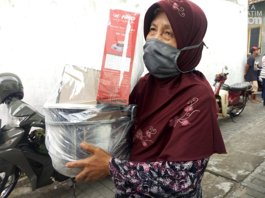 Senyum Bahagia di Awal Desember