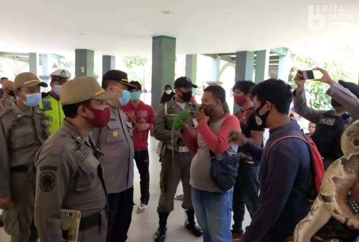 Tim Gabungan Gelar Operasi Yustisi Prokes di Area Publik Gresik