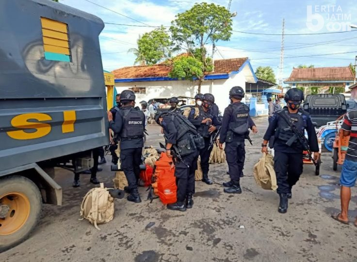 Puluhan Pasukan Pam TPS Pilkada Sumenep Diberangkatkan ke Pulau Sepudi dan Raas