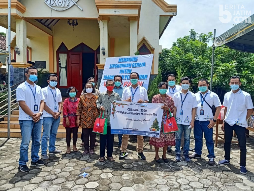 WOM Finance Bagikan Kasih Natal di Panti Wredha GPdI Nganjuk