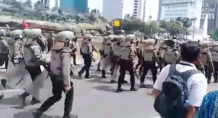 Timbulkan Kerumunan, Aparat Keamanan Bubarkan Aksi 1812