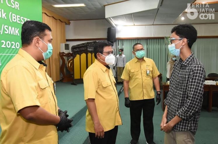 12 Mahasiswa dan 24 Pelajar Asal Gresik Terima Beasiswa Bestro