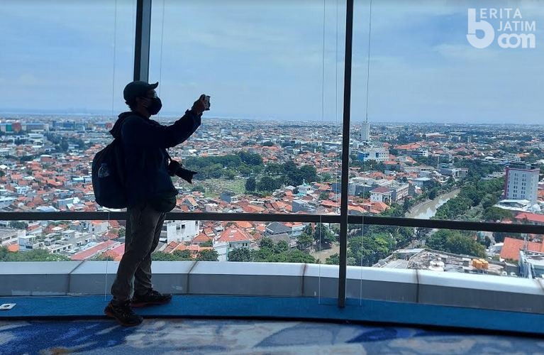 Nikmati View Kota Surabaya dari Lantai 23 di 360 Degrees Double Tree Hotel