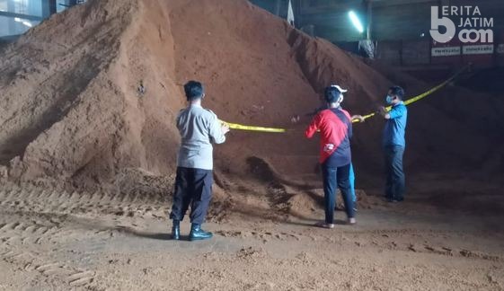 Pekerja Tertimbun Serbuk Kayu, Masih Sempat Bernapas, lalu Meninggal
