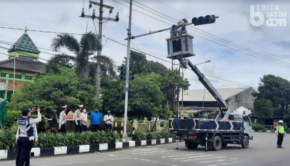 Persiapan ETLE di Tuban, Polisi dan Dishub Cek Perangkat CCTV di Jalan