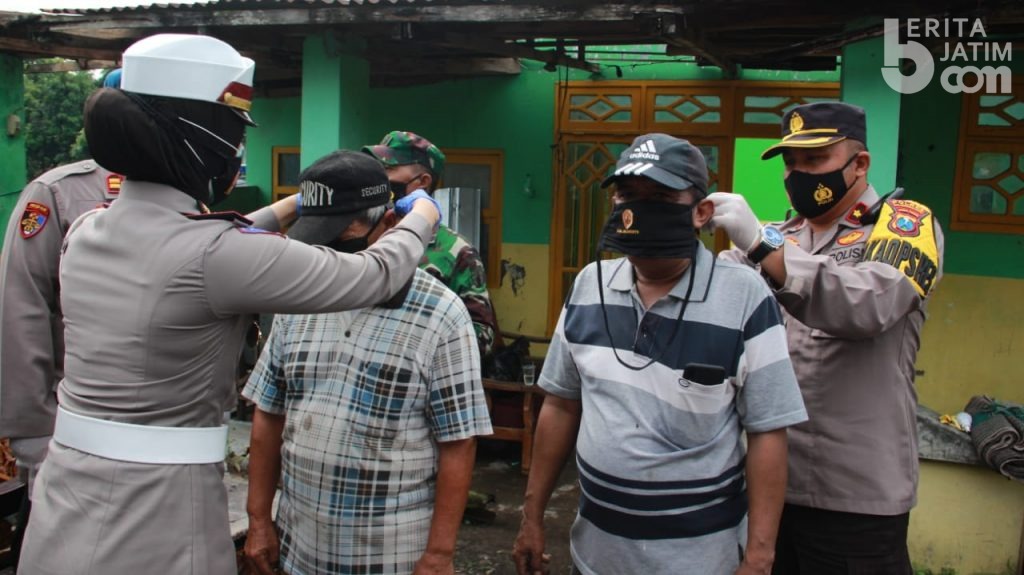 Jumat Berkah, Polresta Mojokerto Kirim Bantuan ke Korban Angin Puting Beliung dan Banjir
