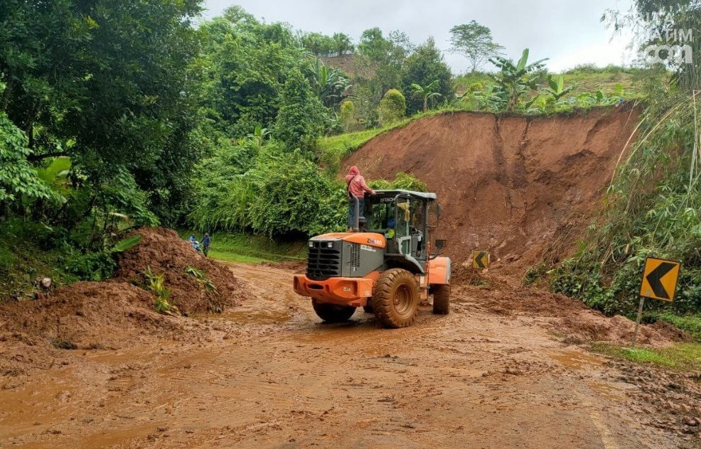 Sempat Terputus Akibat Gempa Sulbar, Jalur Darat Majene-Mamuju Kembali Pulih