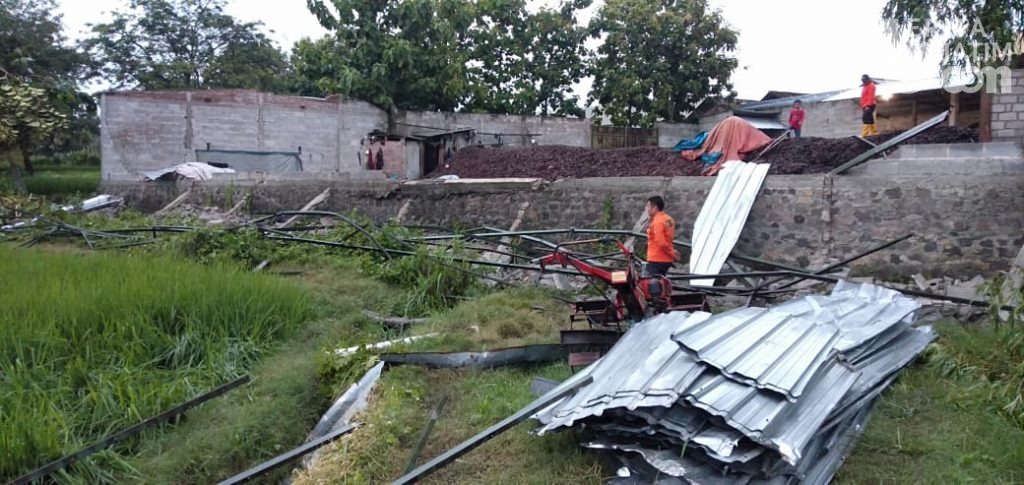 Disapu Puting Beliung, Desa Banjarejo Magetan Porak Poranda