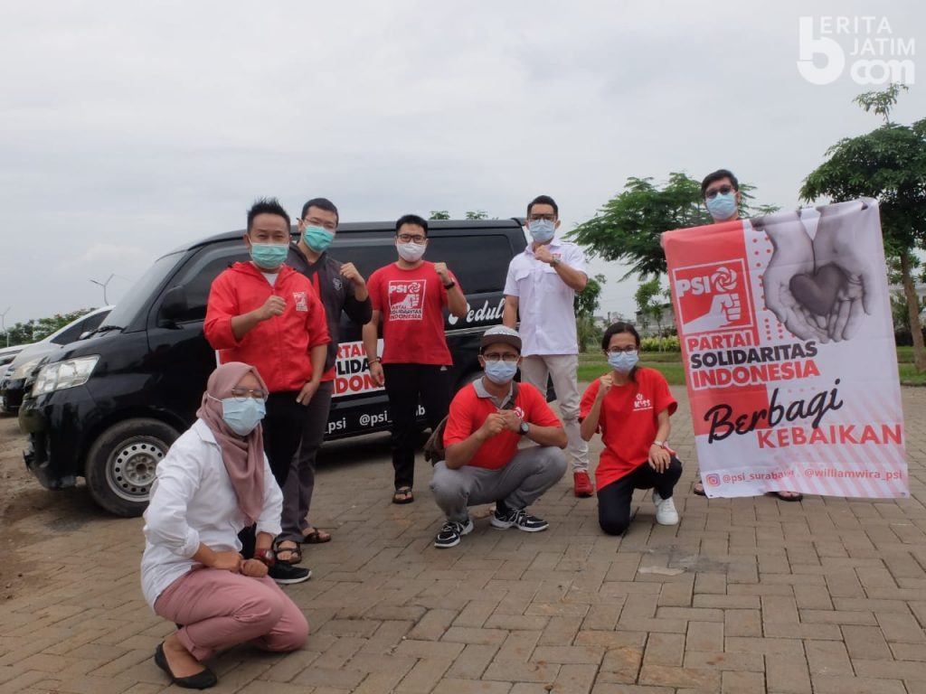 Selama PPKM di Surabaya, PSI Rutin Bagikan Nasi Bungkus
