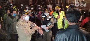 Lampu Kafe Dimatikan, Ternyata di Dalam Ada Puluhan Orang Tak Bermasker