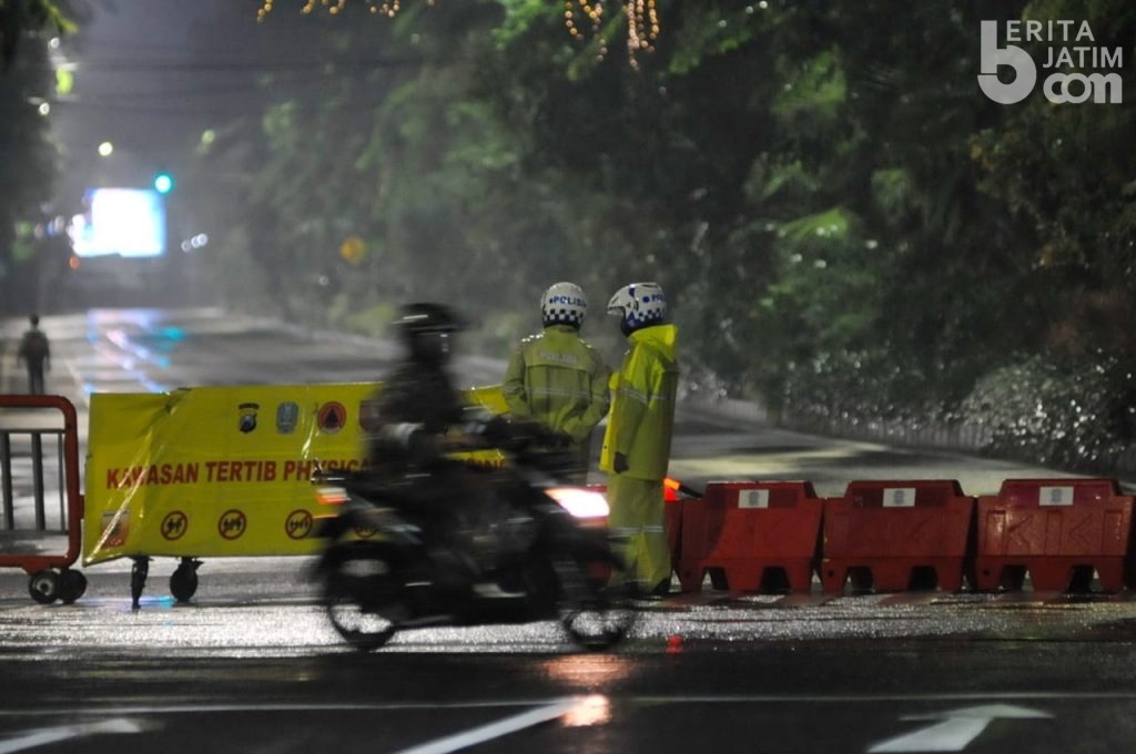 PPKM Surabaya, Polisi Tutup Jalan Tunjungan dan Darmo