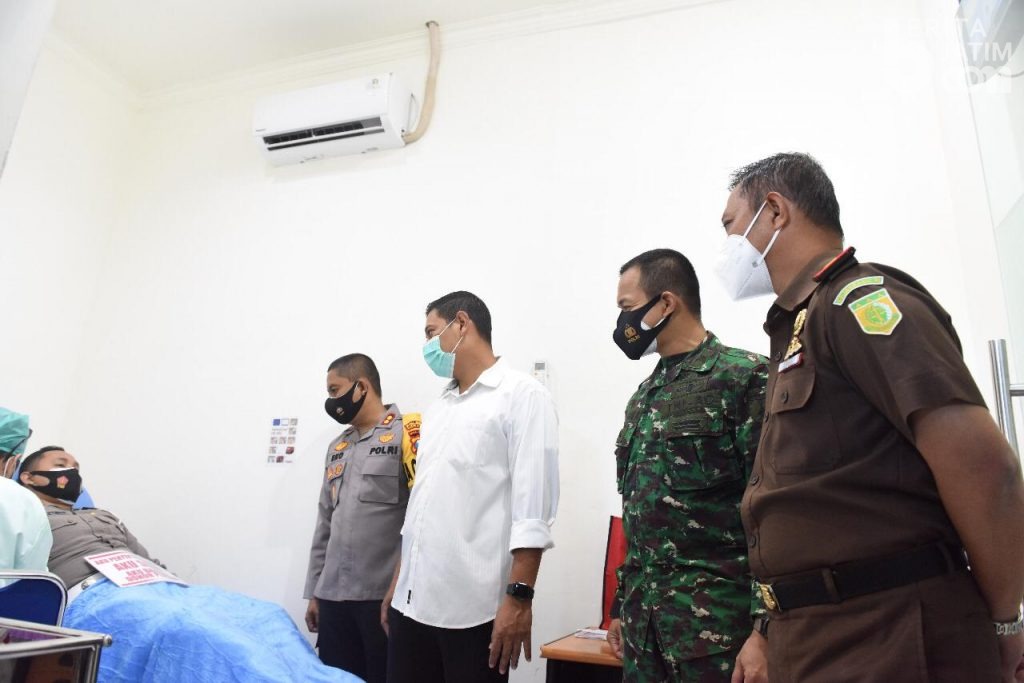 Wali Kota Kediri dan Forkopimda Antar Pendonor Plasma ke PMI
