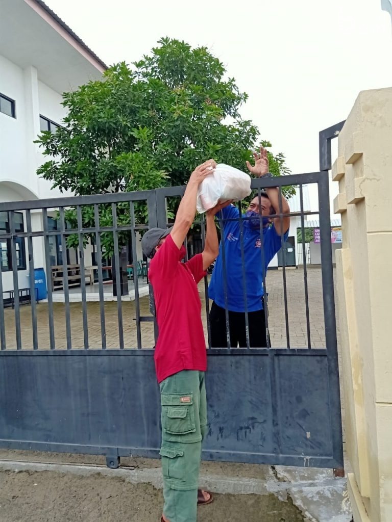 Pemkot Kediri Tetap Salurkan Sembako Untuk Warga Isolasi
