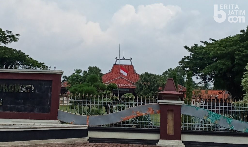 Bendera Setengah Tiang untuk Wakil Bupati Pamekasan