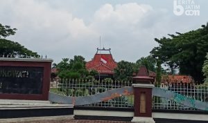 Bendera Setengah Tiang untuk Wakil Bupati Pamekasan