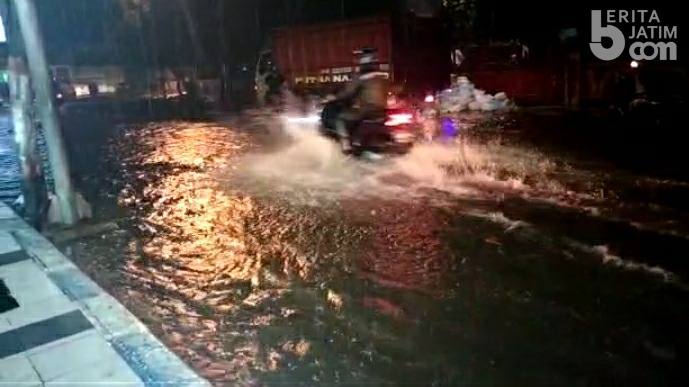 Hujan Deras, Jalan Protokol di Kota Mojokerto Terendam
