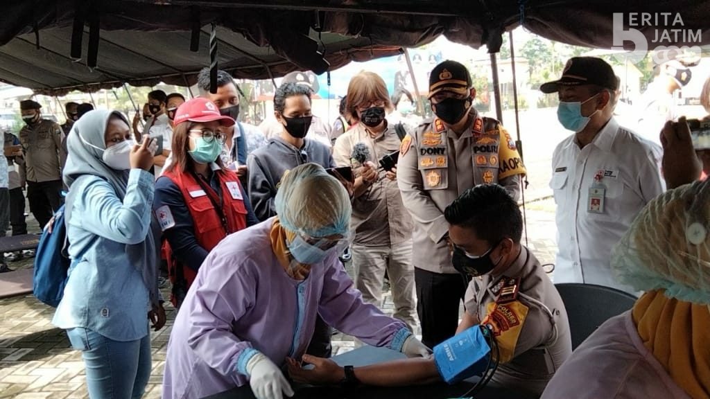 Kapolres Mojokerto Ajak Penyitas Covid-19 Donor Darah Plasma Konvelesen