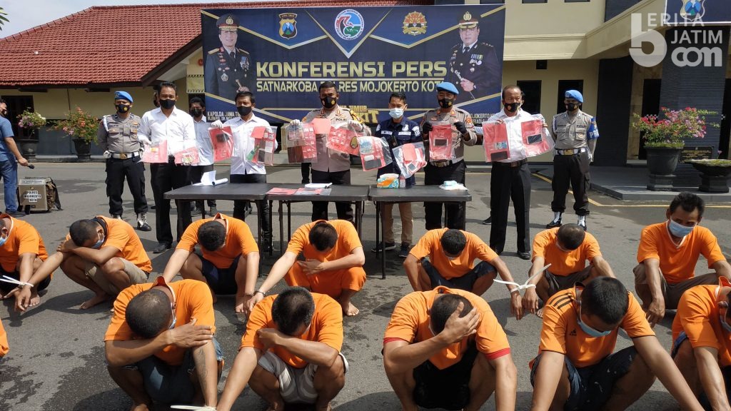Polresta Mojokerto Amankan 21 Orang Tersangka dan 55,14 gram Sabu