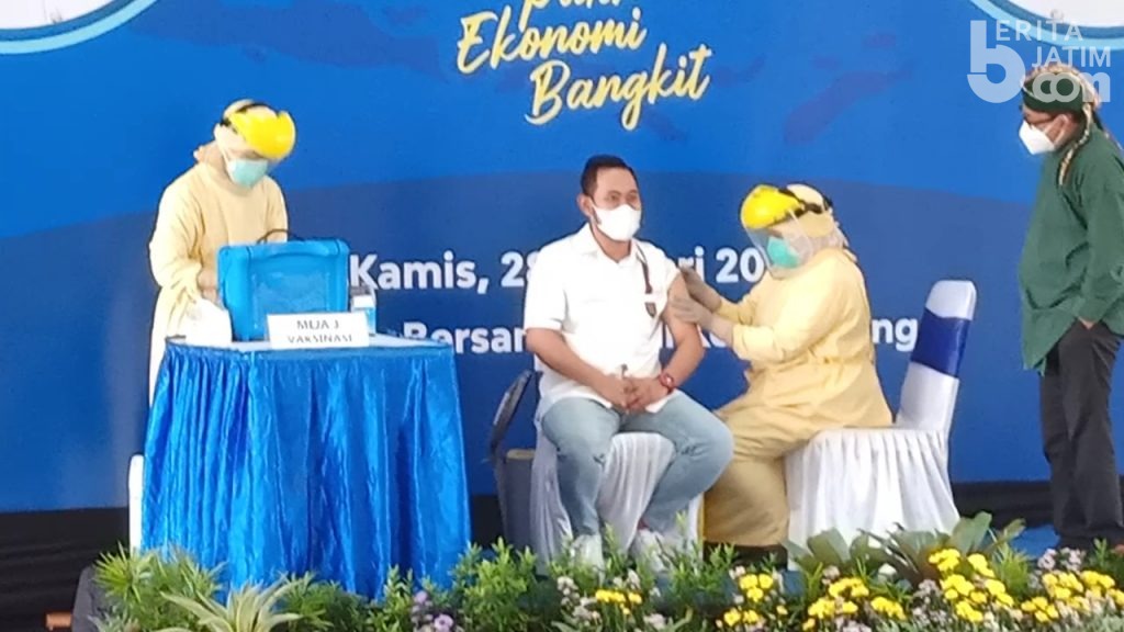 Usai Vaksin, Wawali Kota Malang dan Juragan 99 Yakinkan Warga Tak Perlu Takut