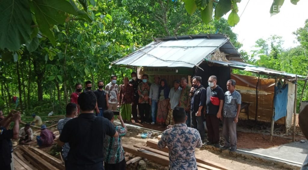 Gotong Royong, Bedah Rumah untuk Keluarga Pak Nito