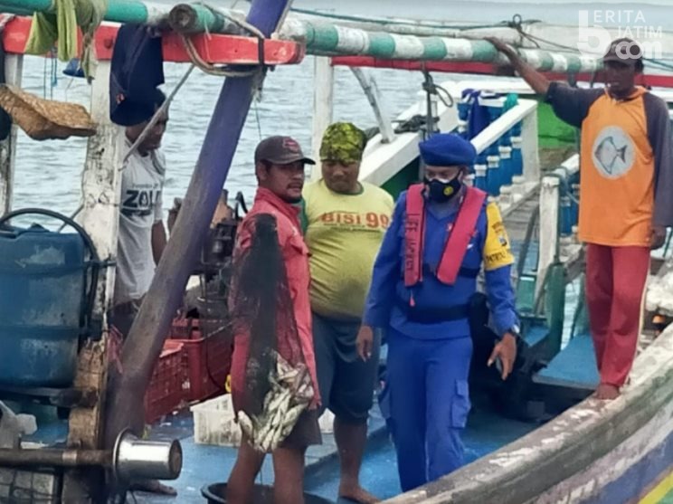 Pakai Jaring Trawl, 12 Nelayan Asal Panceng Gresik Diamankan Polisi
