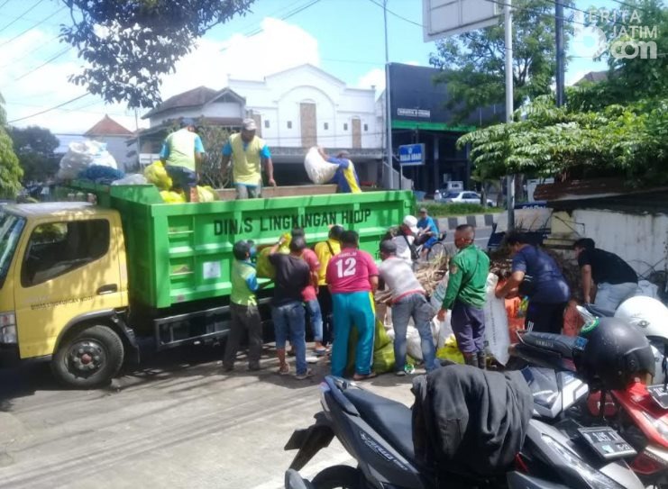 Oposisi Bupati Faida Sawer Biaya Operasional Truk Sampah