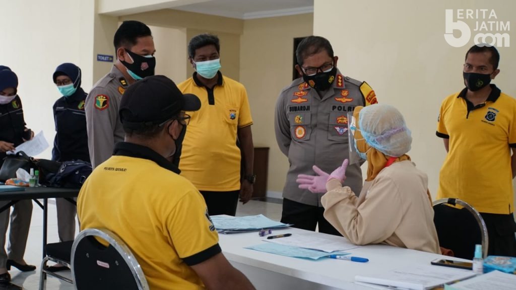 Tanggulangi Covid-19, Polresta Sidoarjo Bantu Donor Darah Plasma
