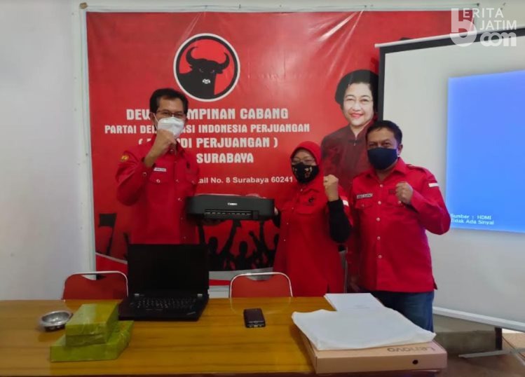 PDIP Surabaya Bagikan Laptop ke PAC, Ini Fungsinya