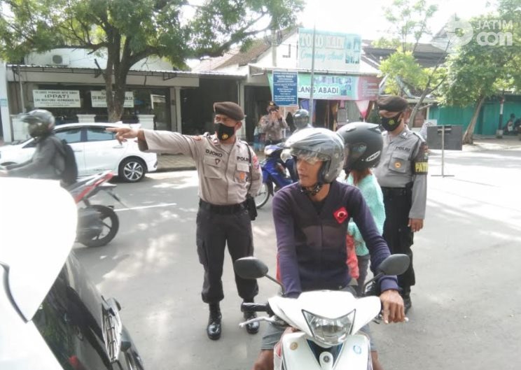 Aparat Gabungan di Ngawi Operasi Yustisi Pelanggar Prokes