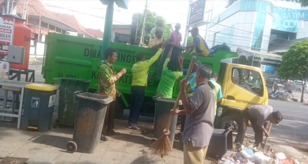 Truk Sampah di Jember Beroperasi Berkat Saweran Masyarakat