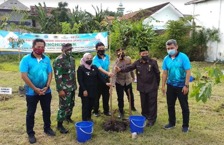 Peringatan HPN 2021, PWI Jatim Gelar Penghijauan di Lamongan