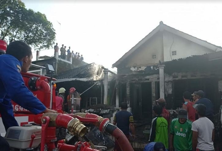 Pom Mini di Singosari Malang Hangus Terbakar